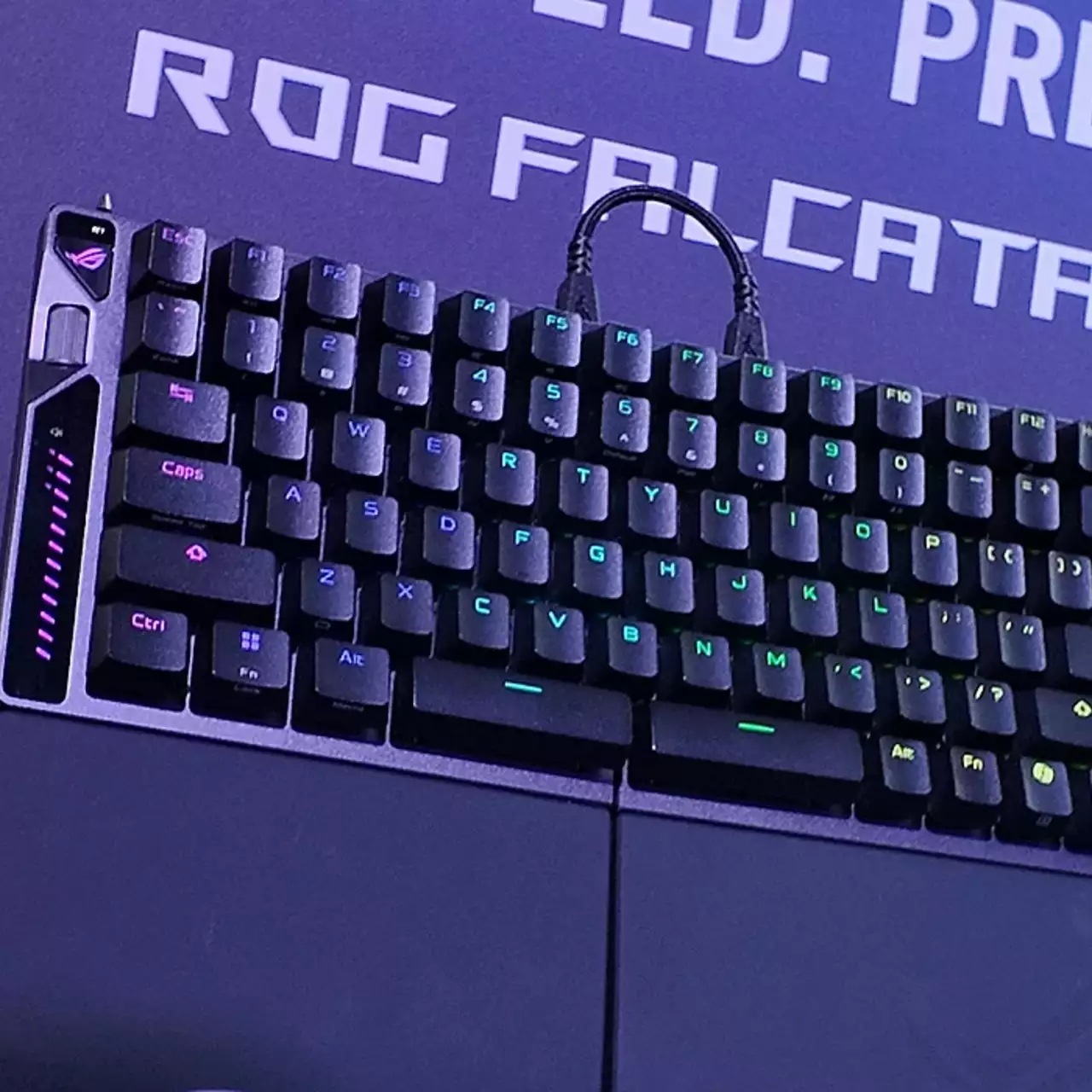 ASUS показала клавиатуру с магнитными переключателями и раздвижным дизайном ASUS показала клавиатуру с магнитными переключателями и раздвижным дизайном