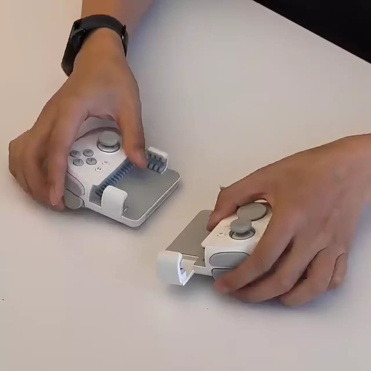 Модульный геймпад Redmi для смартфонов и планшетов показали в работе Модульный геймпад Redmi для смартфонов и планшетов показали в работе