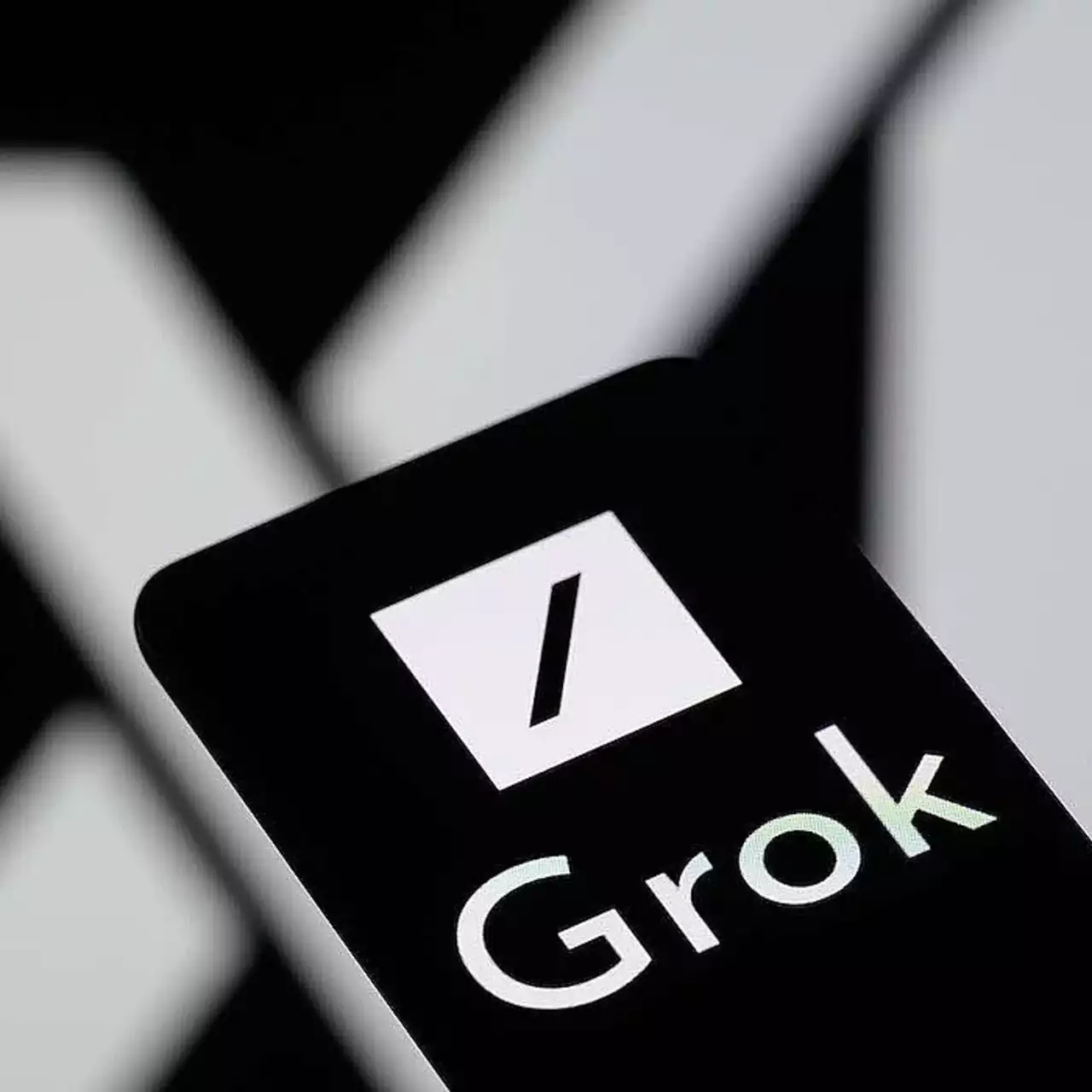 Вышел Grok Imagine: генератор картинок и видео с «Spicy Mode»