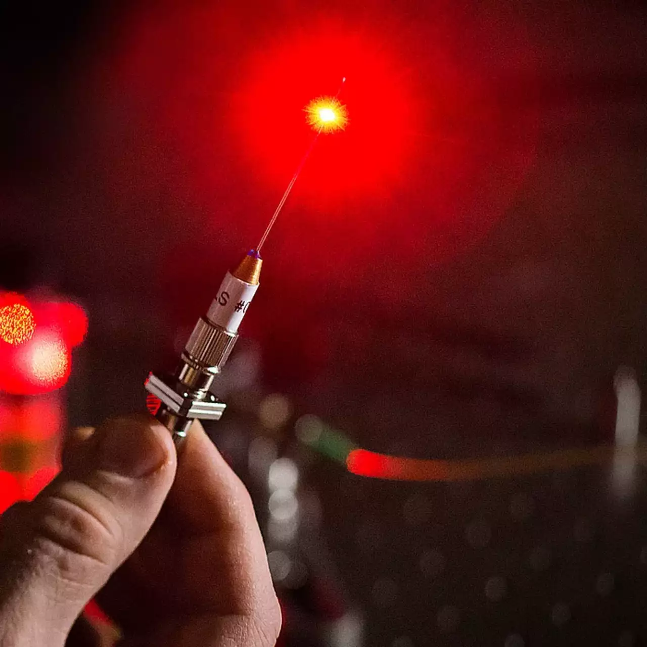В Китае создали микрофон, который записывает звук с помощью света В Китае создали микрофон, который записывает звук с помощью света