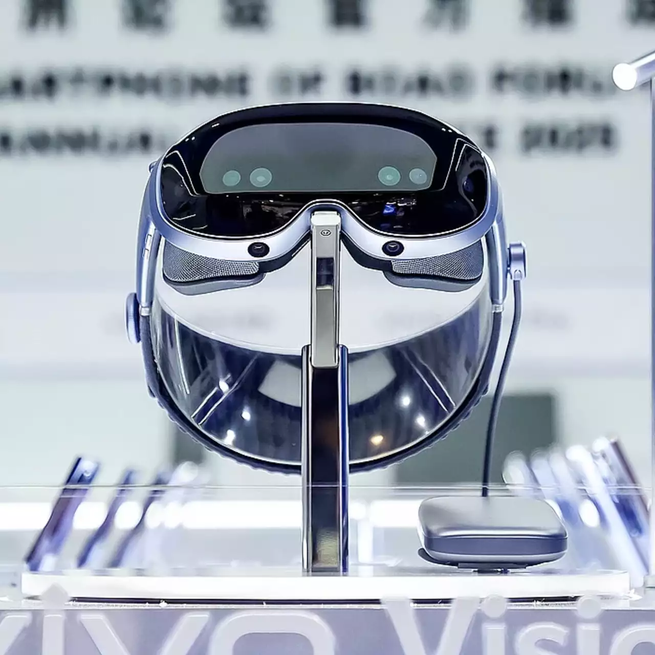 Vivo представила свою первую MR-гарнитуру Vision Vivo представила свою первую MR-гарнитуру Vision