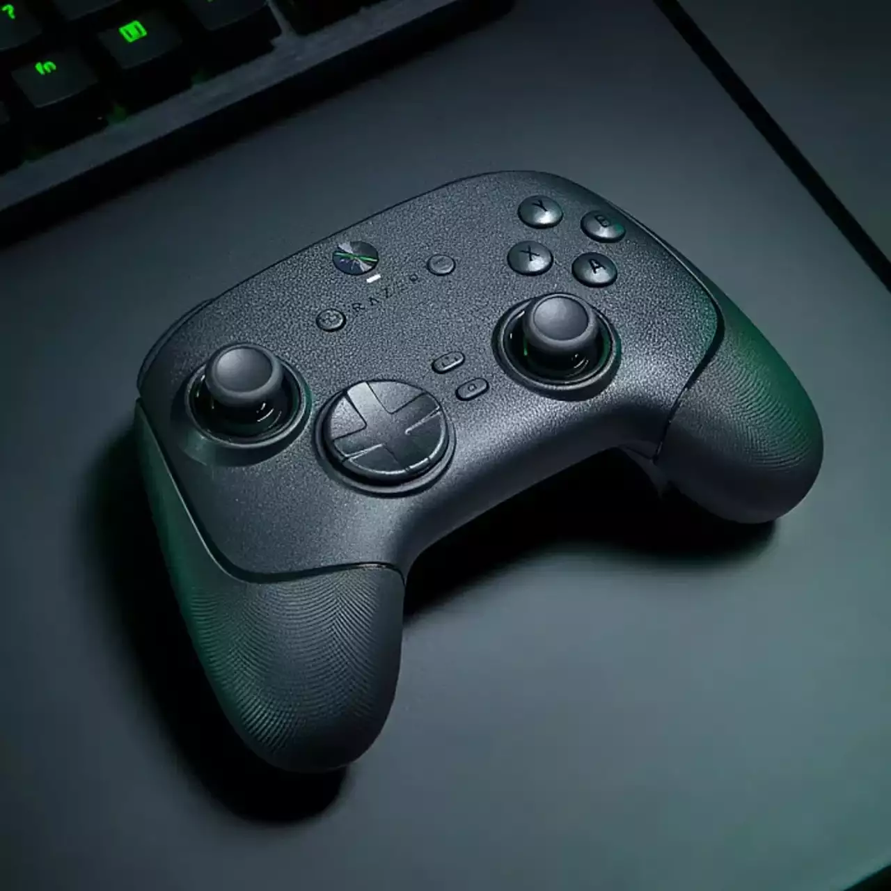 Razer анонсировала новые геймпады: беспроводной и проводной с частотой 8 000 Гц