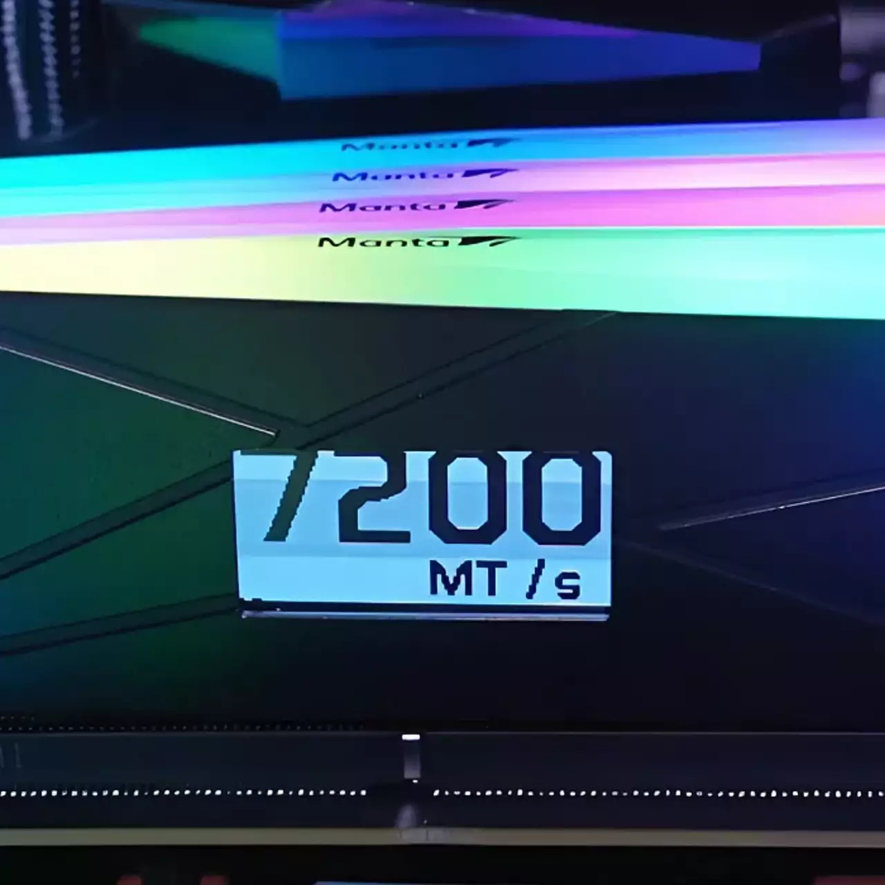 V-Color представила память DDR5 с встроенным OLED-дисплеем