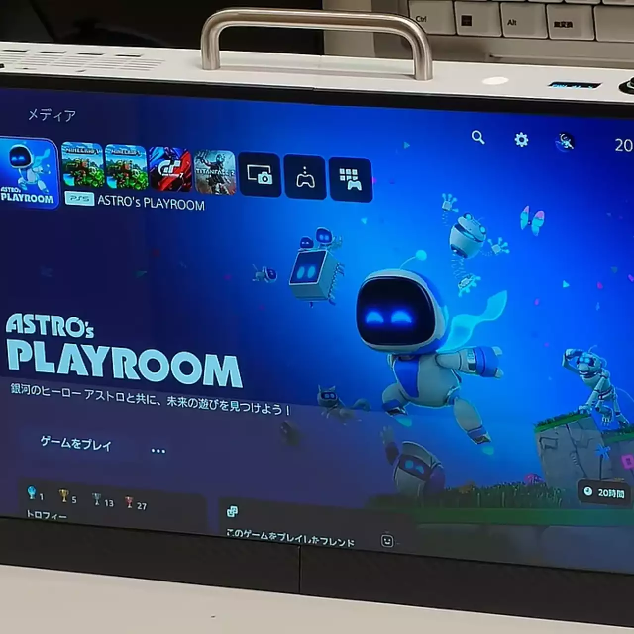 Японец превратил PlayStation 5 в портативную консоль