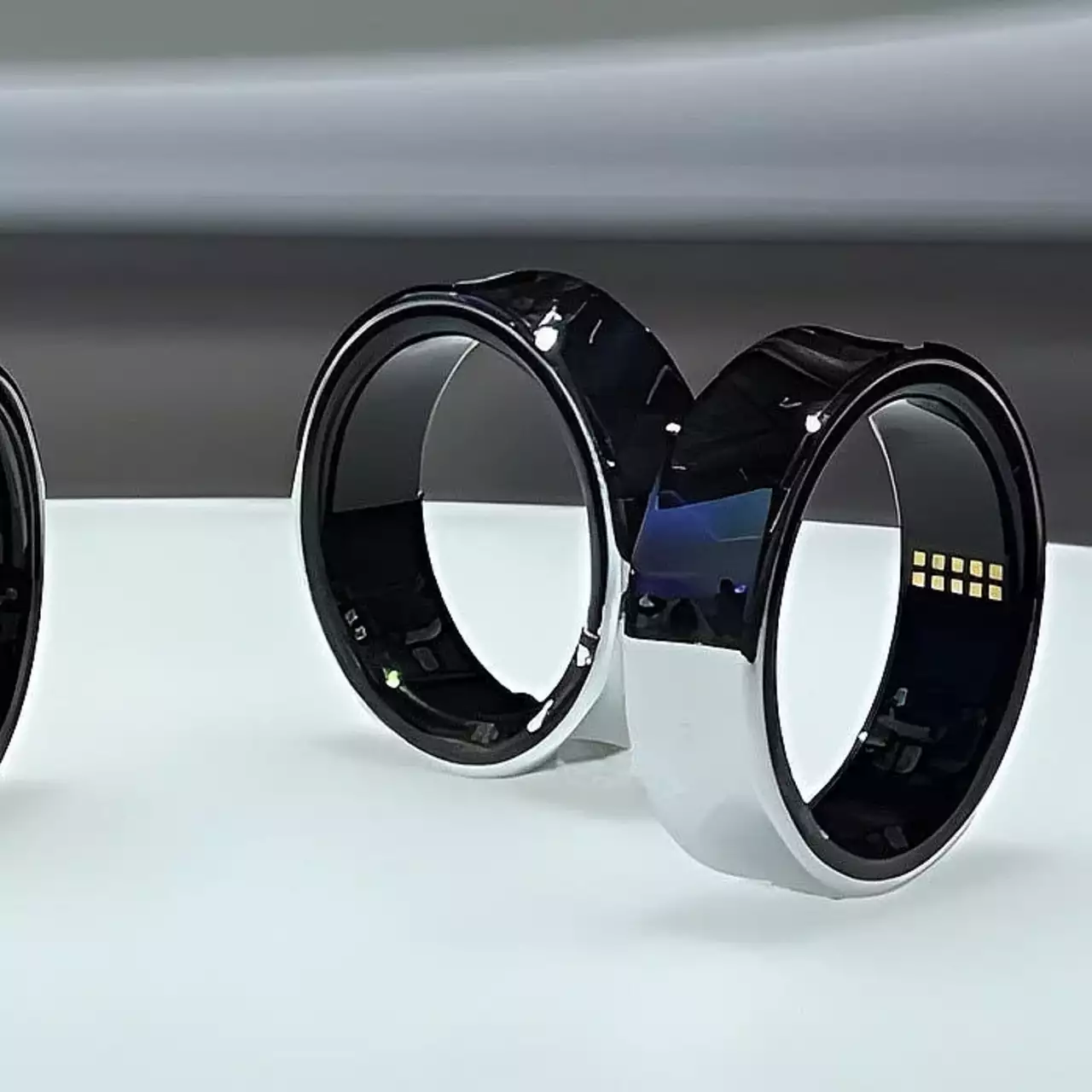 Владелец Galaxy Ring обратился к врачам, чтобы снять кольцо с вздувшейся батареей