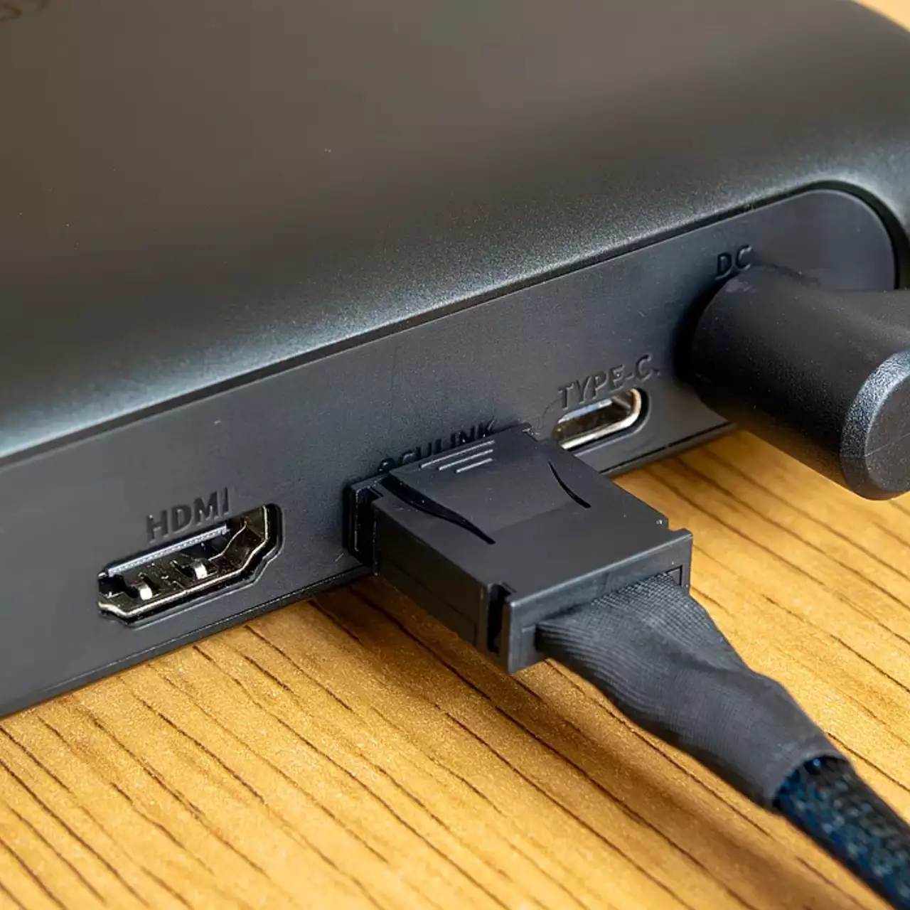 OCuLink превосходит Thunderbolt 5 по скорости, но проигрывает в удобстве OCuLink превосходит Thunderbolt 5 по скорости, но проигрывает в удобстве