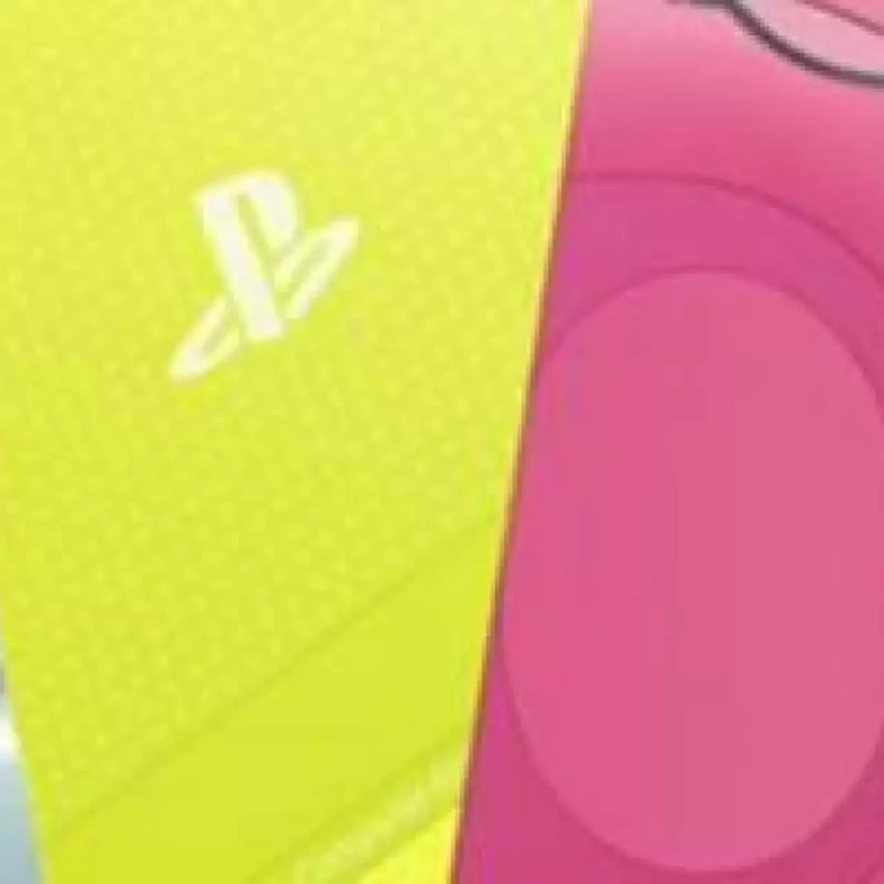 PS Vita 2000 можно заряжать через Micro USB