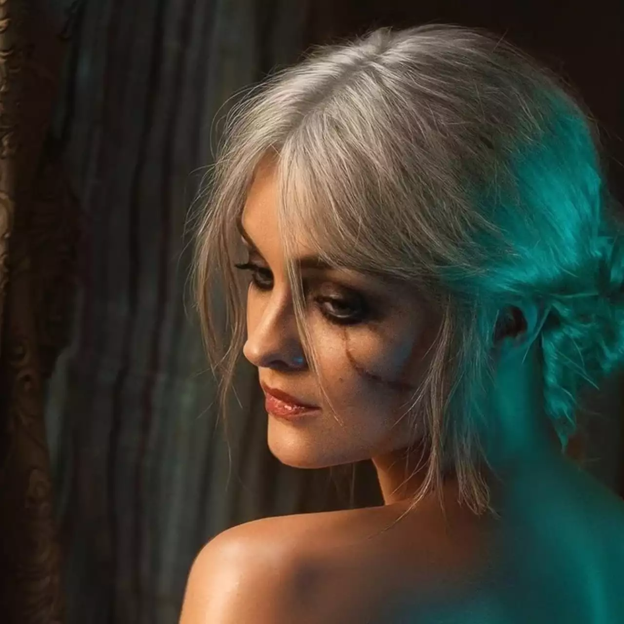 Девушка в образе Цири воссоздала ту самую сцену в бане из The Witcher 3