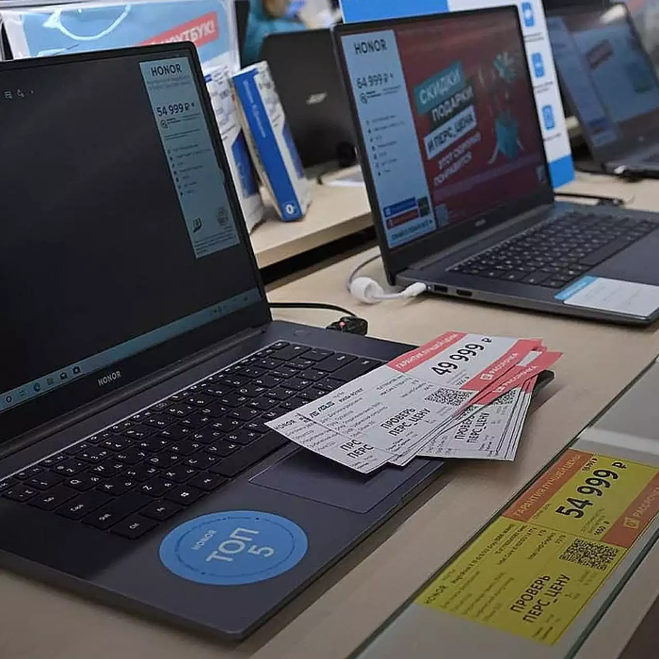 Россияне экономят на технике: средний чек на электронику упал на 20%