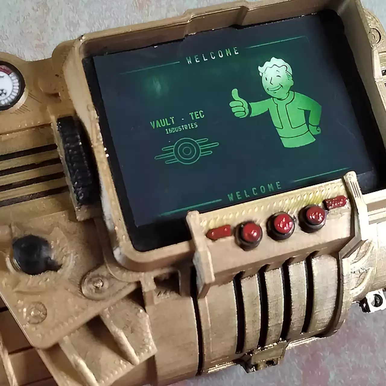 Bethesda анонсировала рабочую версию Pip-Boy 3000 для поклонников Fallout