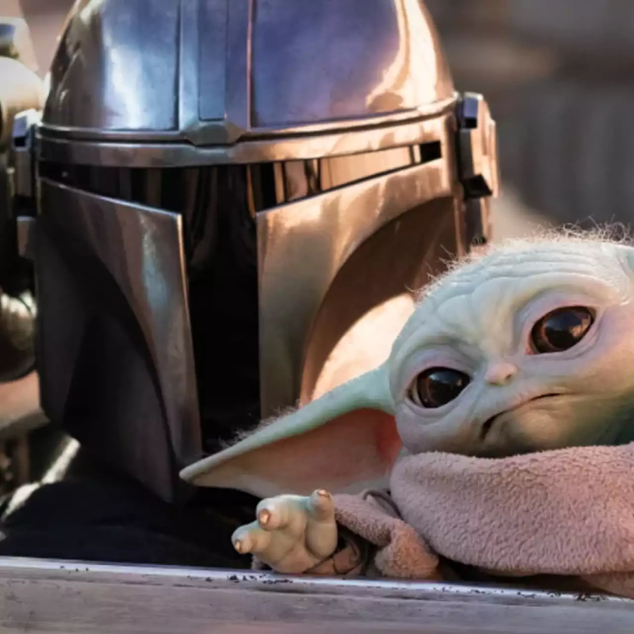 Появился свежий кадр с главными героями «Мандалорца и Грогу»