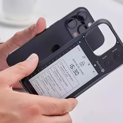 Для iPhone придумали чехол с экраном E-Ink