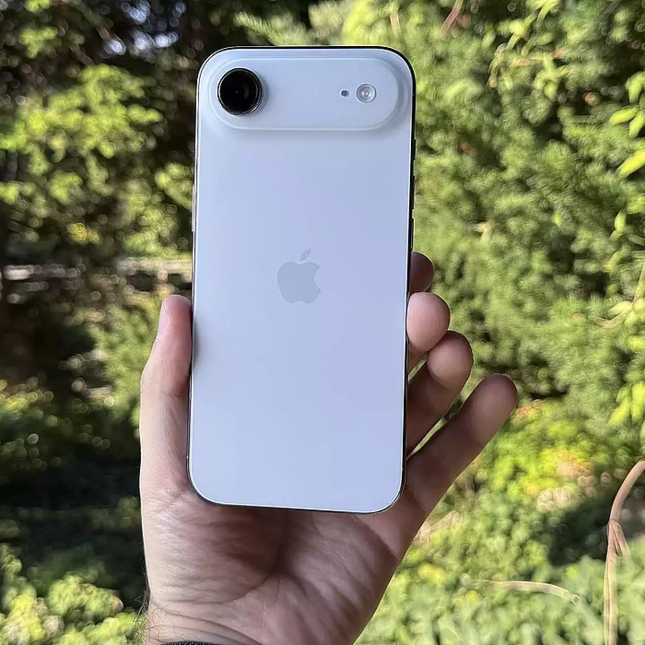 Новый iPhone Air стремительно дешевеет: данные с рынка перепродаж