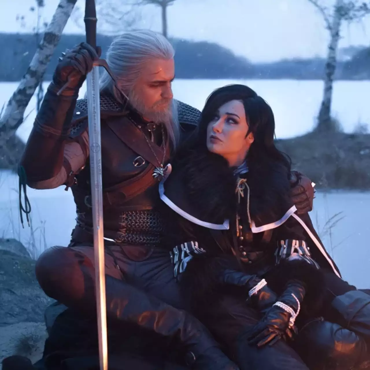 Сирень и крыжовник: косплееры показали качественный парный фотосет Геральта и Йеннифэр из The Witcher 3