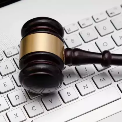 Россиянина оштрафовали на 30 тысяч рублей за эмодзи «какашка»