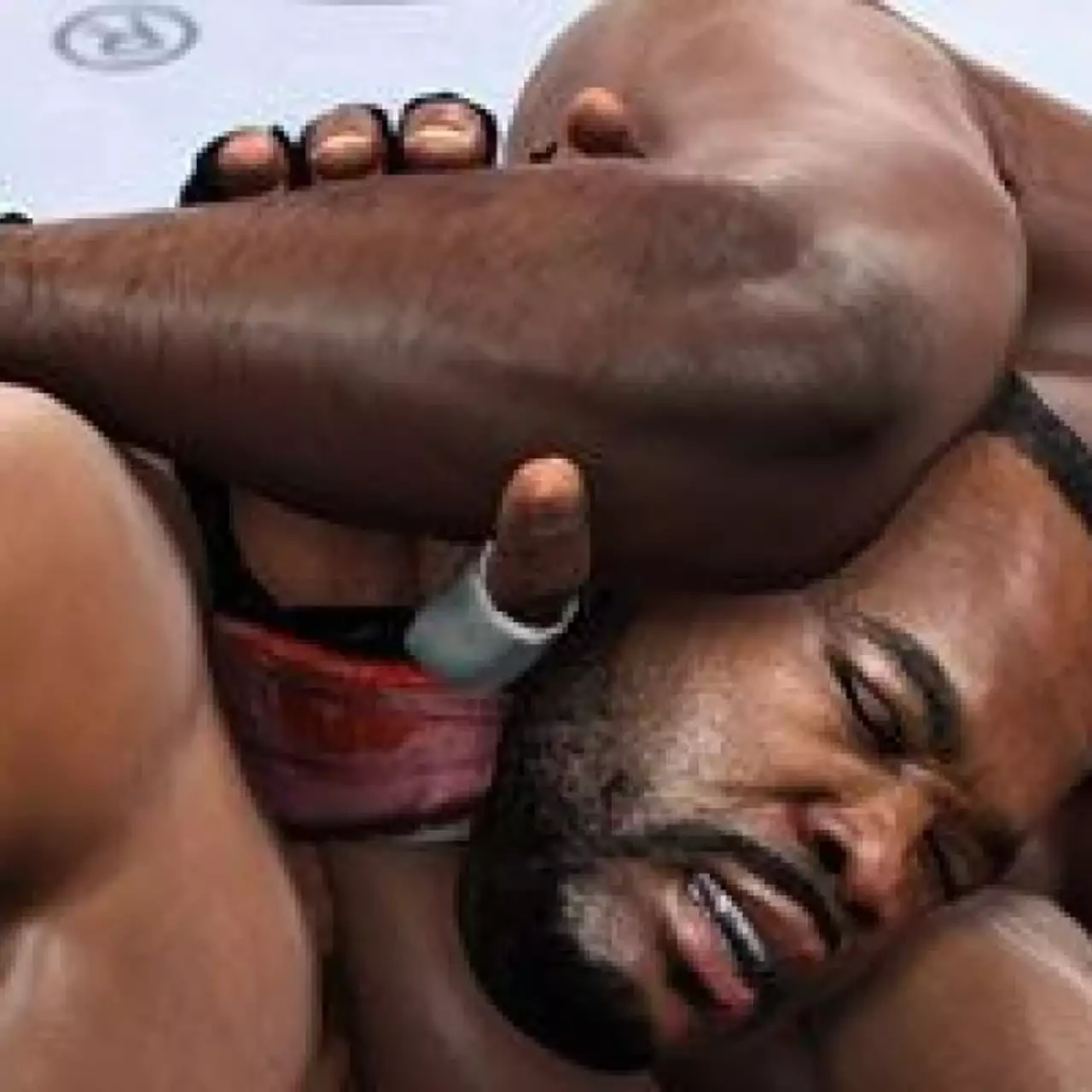 Глитчи в EA Sports UFC оказались невероятно забавны