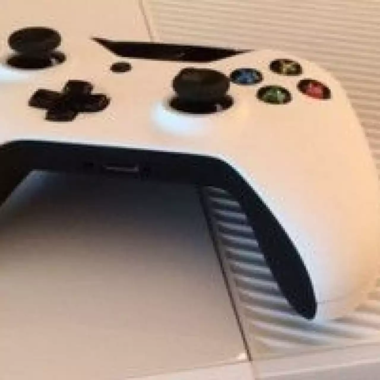 В продаже может появиться комплект из белой Xbox One и Sunset Overdrive В продаже может появиться комплект из белой Xbox One и Sunset Overdrive