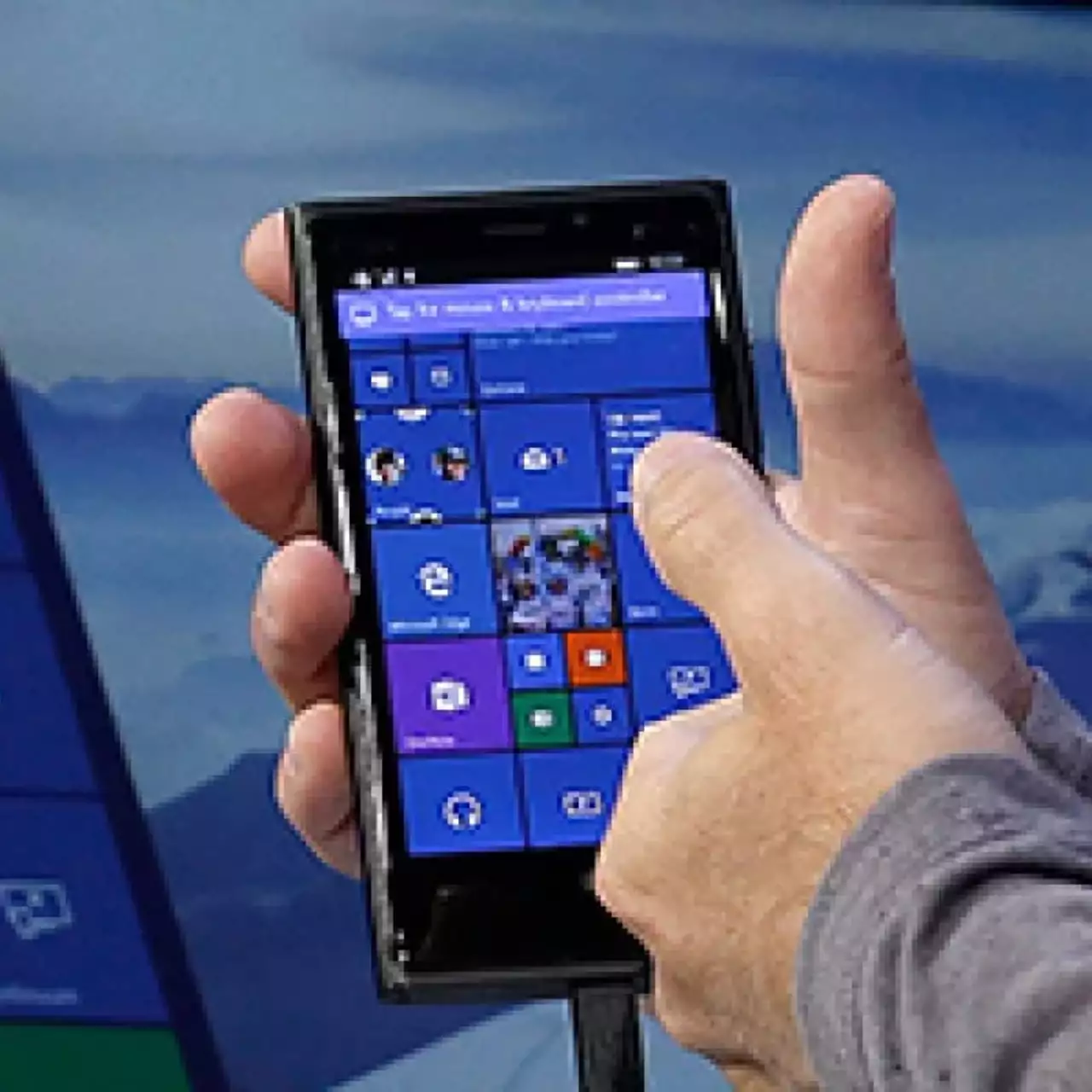Windows 10 пополнится неприличными смайлами и объединит смартфоны и PC Windows 10 пополнится неприличными смайлами и объединит смартфоны и PC