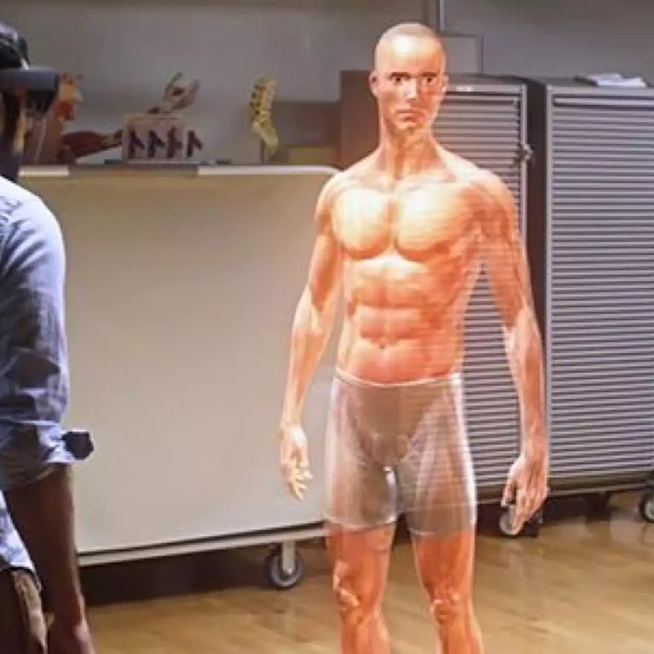 Новое видео HoloLens показало полезность устройства для науки