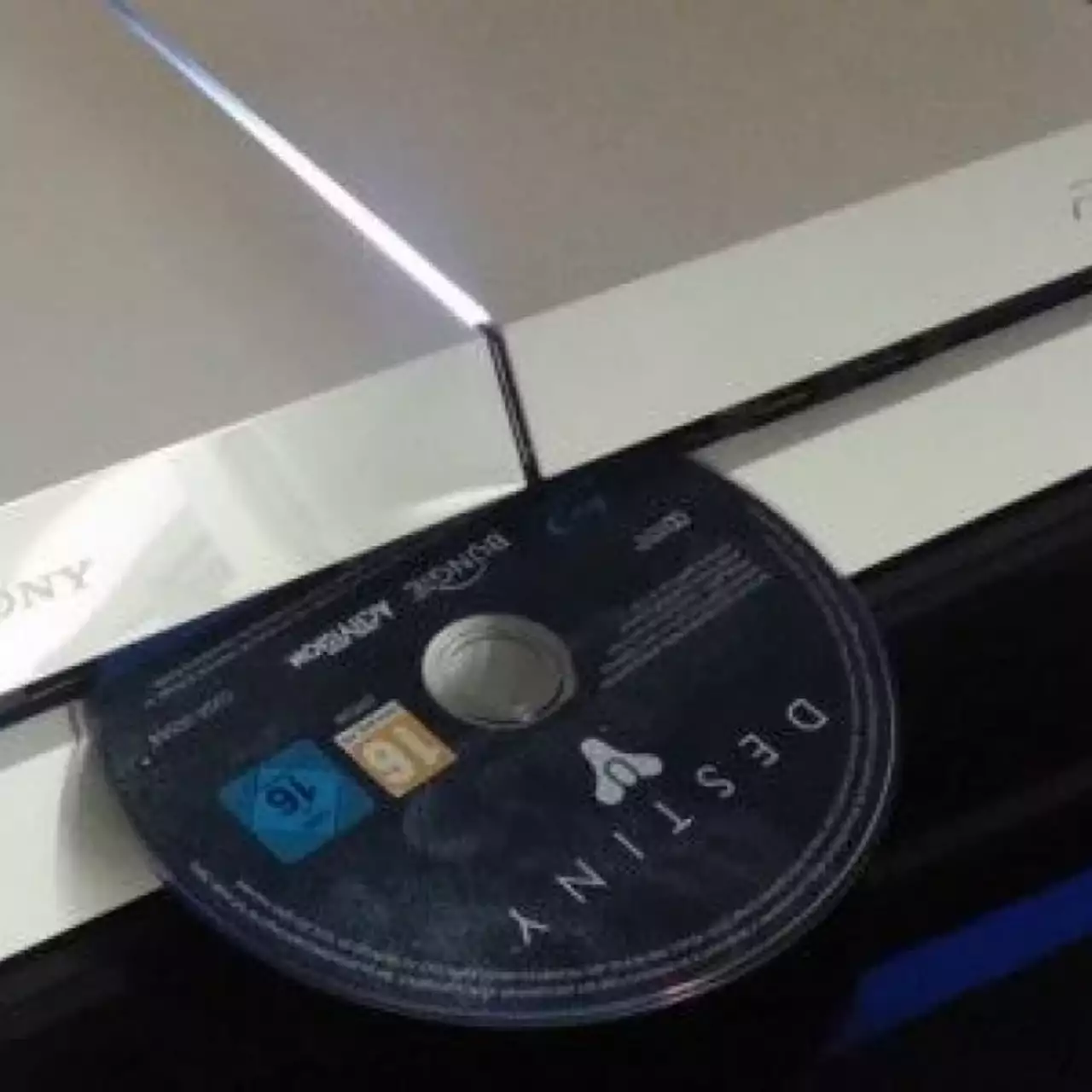 Sony официально объявила о снижении цены на PS4 в Европе Sony официально объявила о снижении цены на PS4 в Европе