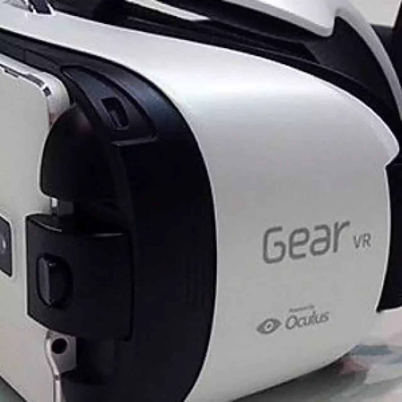 Samsung Gear VR можно купить за 100 $ Samsung Gear VR можно купить за 100 $