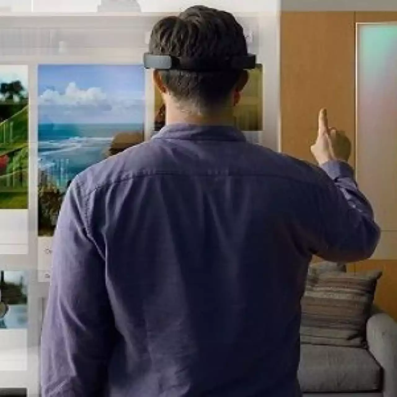 Менеджер Microsoft сыграл в Halo 5 при помощи HoloLens Менеджер Microsoft сыграл в Halo 5 при помощи HoloLens