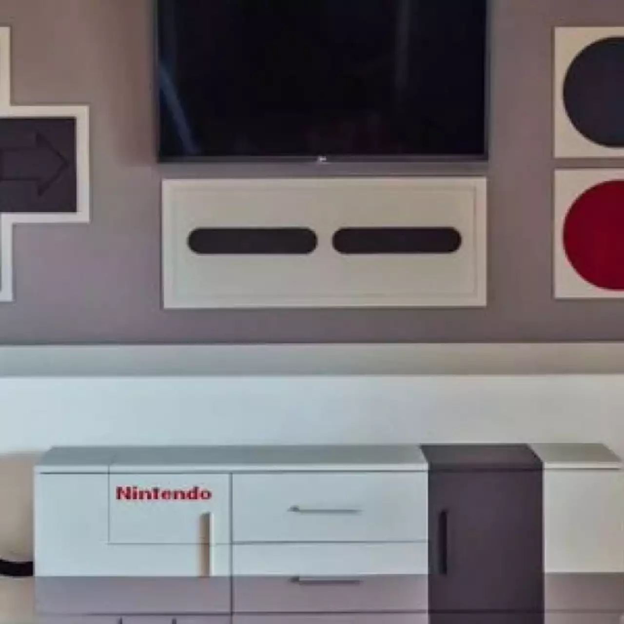 Энтузиастка соорудила домашний кинотеатр, который выглядит как огромная NES