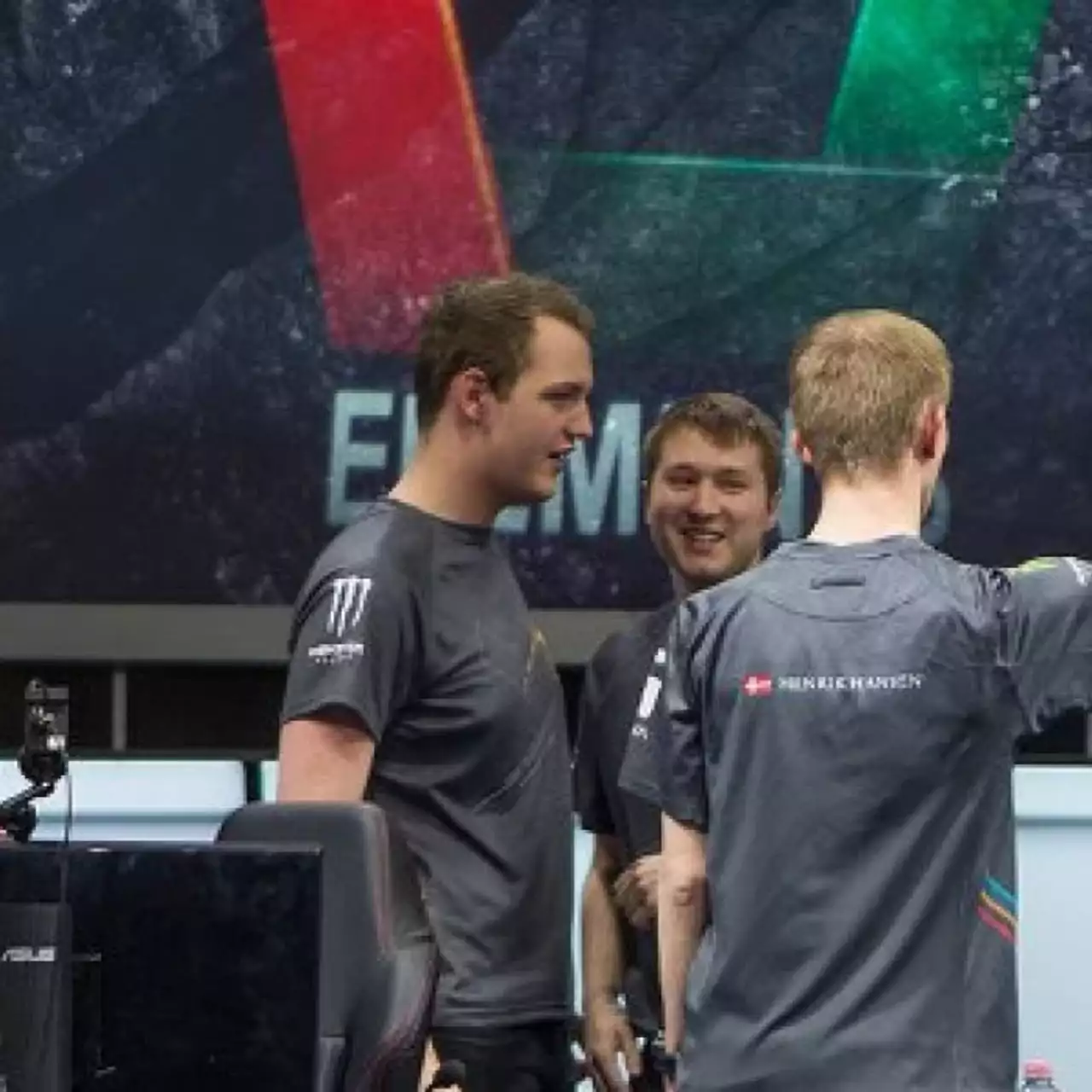 Клуб Бундеслиги купил команду по League of Legends Клуб Бундеслиги купил команду по League of Legends