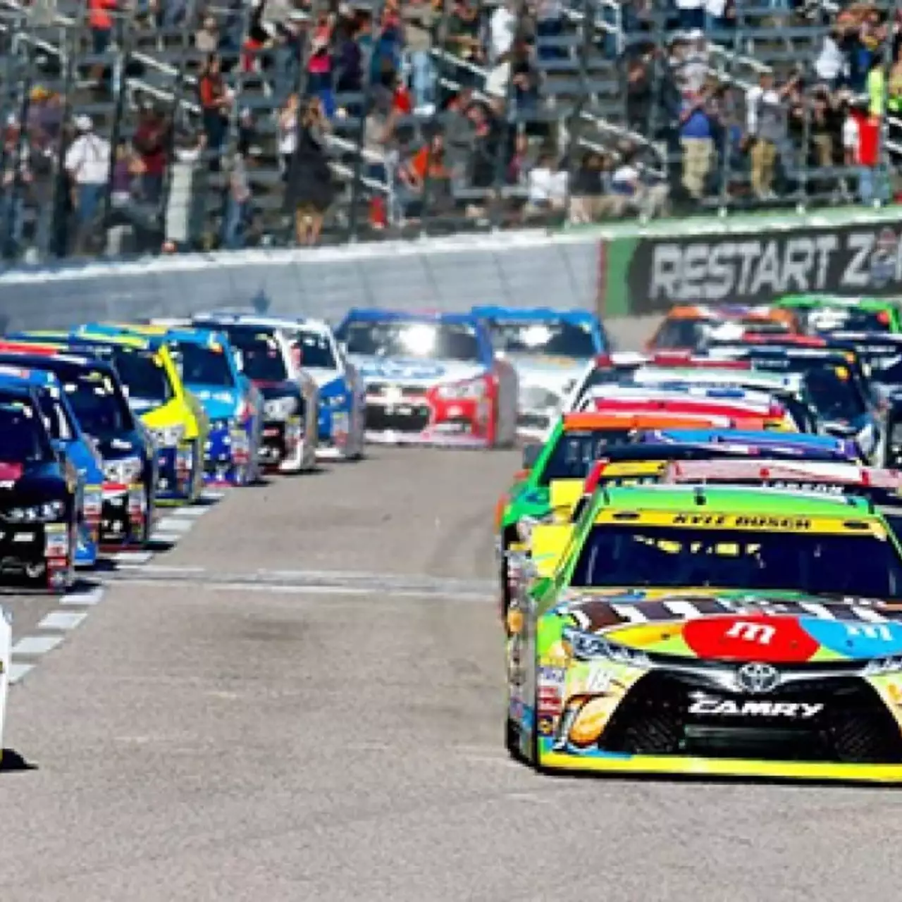 Для Forza Motorsport 6 вышло дополнение NASCAR Для Forza Motorsport 6 вышло дополнение NASCAR