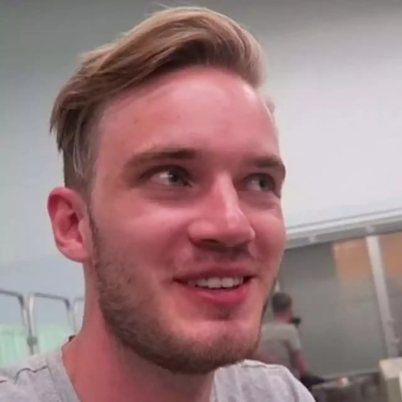 PewDiePie и другие ютуберы брали деньги у Warner Bros. за положительные рецензии PewDiePie и другие ютуберы брали деньги у Warner Bros. за положительные рецензии