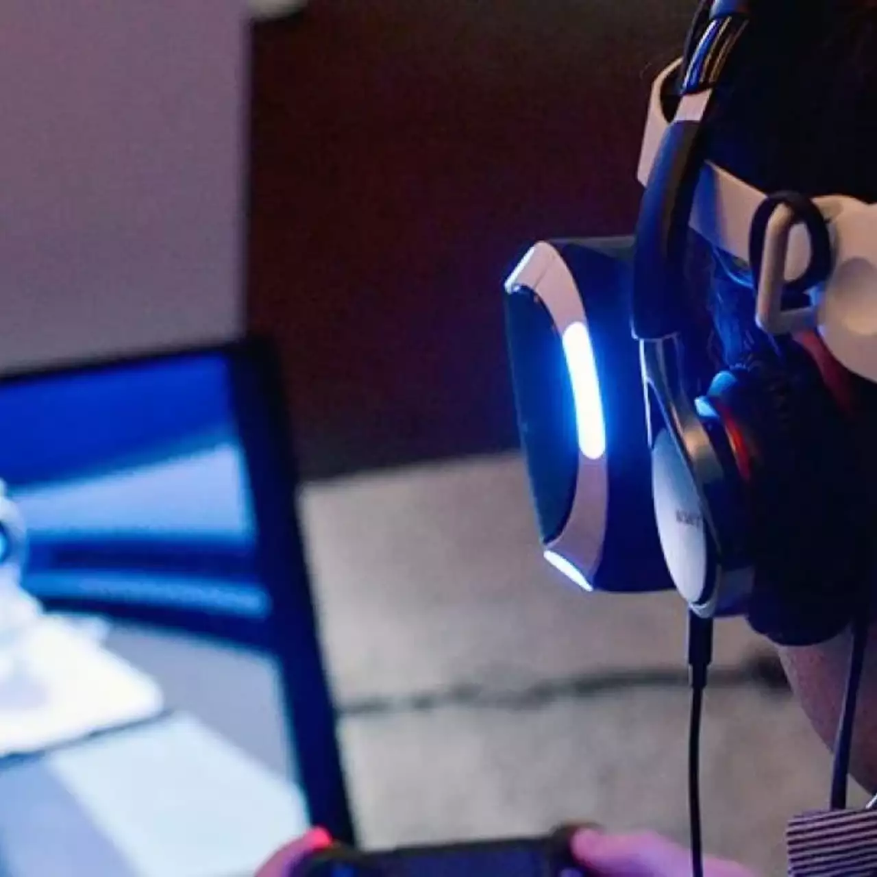 Сотрудники «Росатом» протестировали шлем виртуальной реальности PlayStation VR Сотрудники «Росатом» протестировали шлем виртуальной реальности PlayStation VR