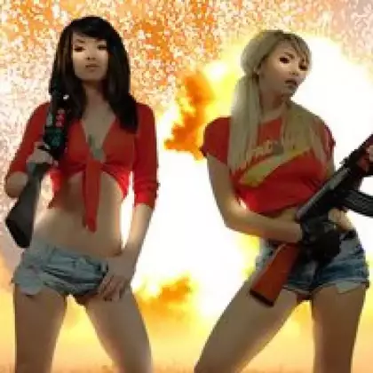 Обыграй девочек Дюка Нюкема!