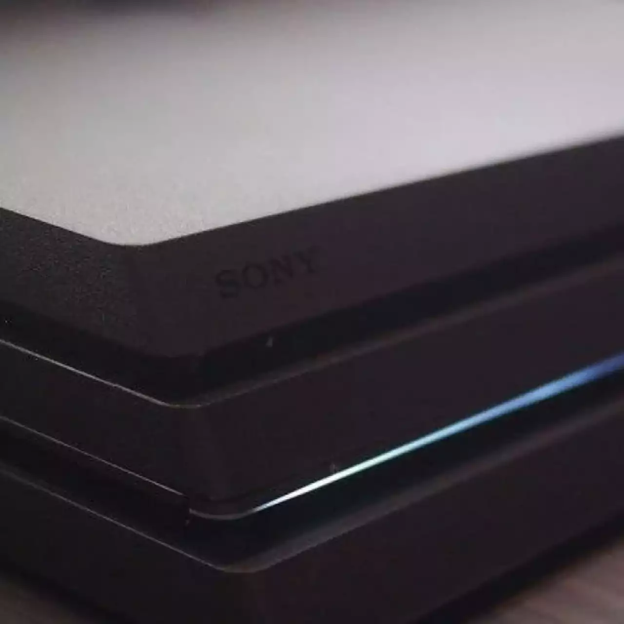 PlayStation 4 Pro продается лучше Slim-версии