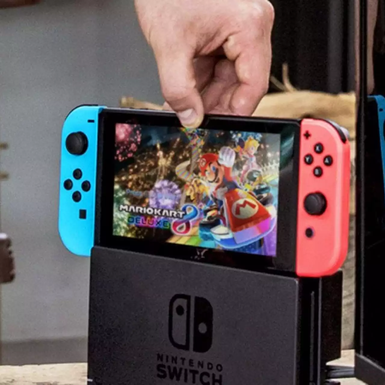 Ритейлер использовал коробки от игр для Xbox One, чтобы прорекламировать Nintendo Switch Ритейлер использовал коробки от игр для Xbox One, чтобы прорекламировать Nintendo Switch