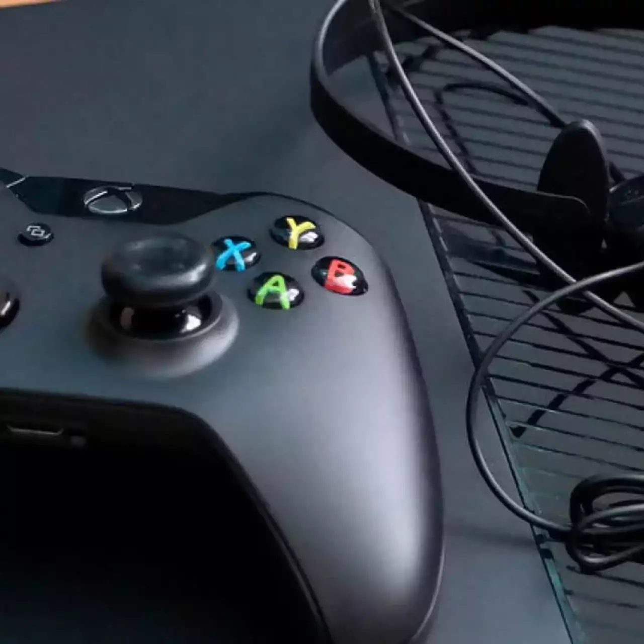 Xbox Scorpio получит чип для декодирования HEVC, DVR-чип для стриминга в 4К при 60FPS, а также встроенный блок питания