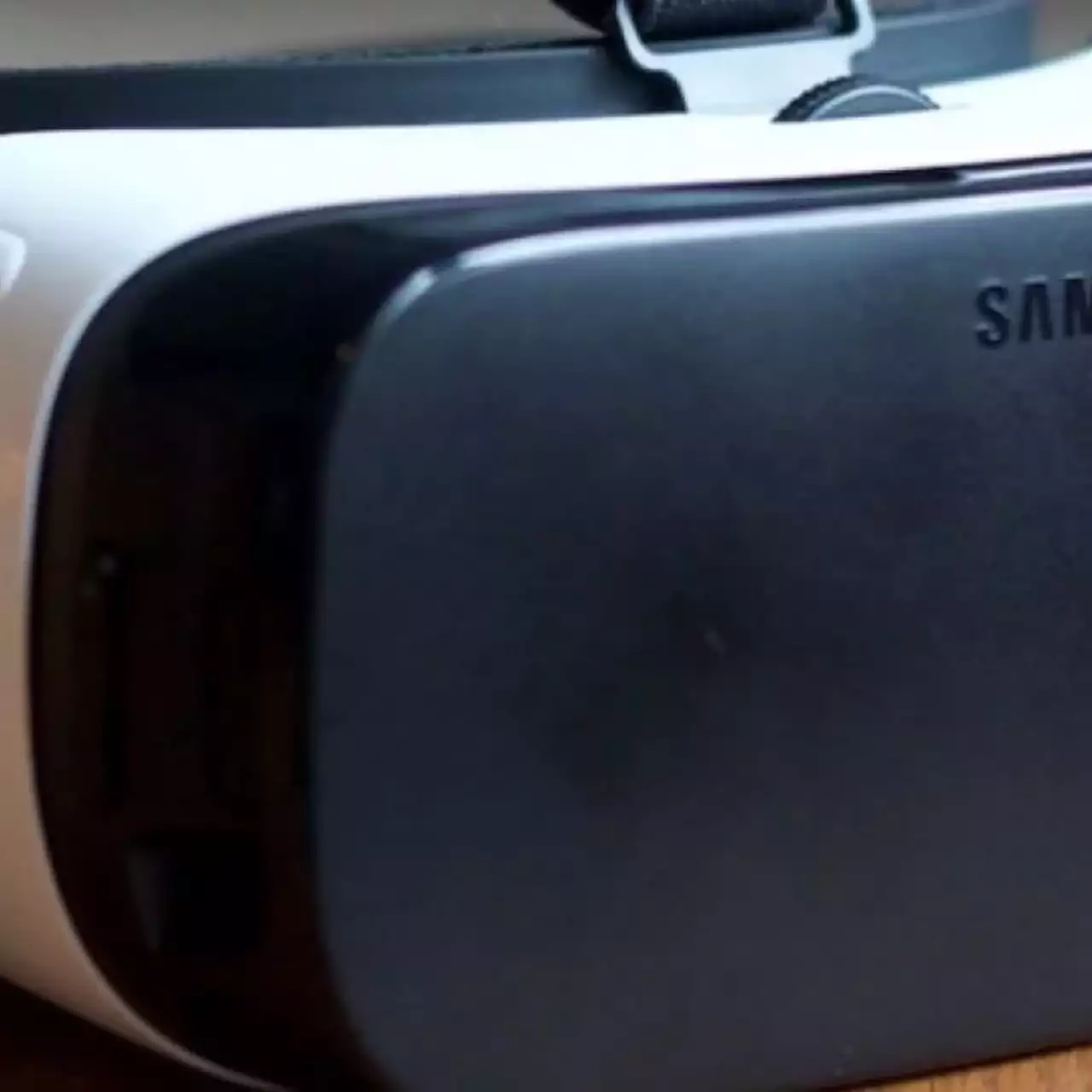 Nyko анонсировала игровой контроллер для Gear VR Nyko анонсировала игровой контроллер для Gear VR