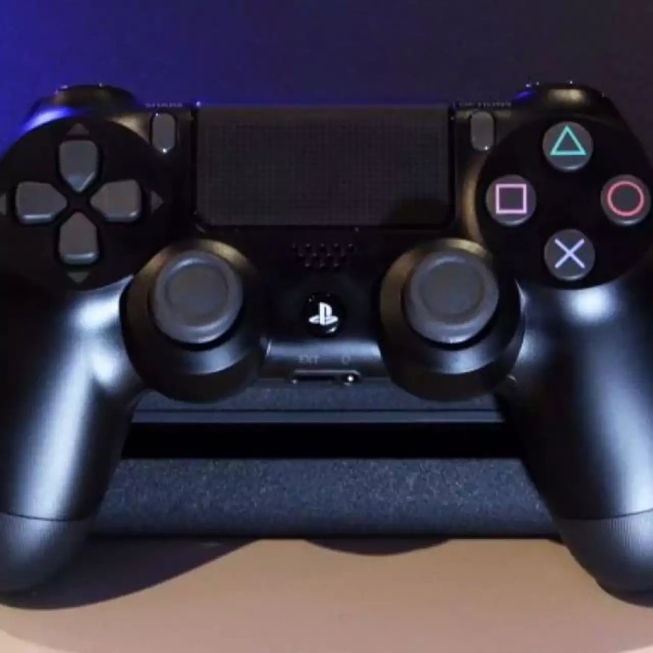 Для PS4 вышло новое обновление, улучшающее качество работы системы