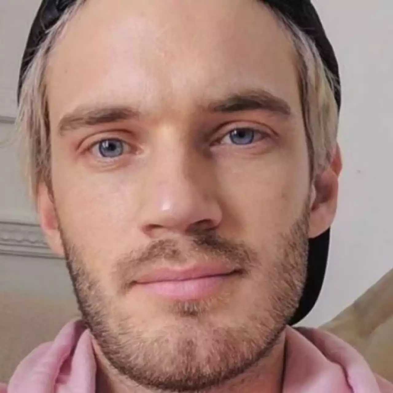 Стример PewDiePie извинился за свой расистский комментарий Стример PewDiePie извинился за свой расистский комментарий