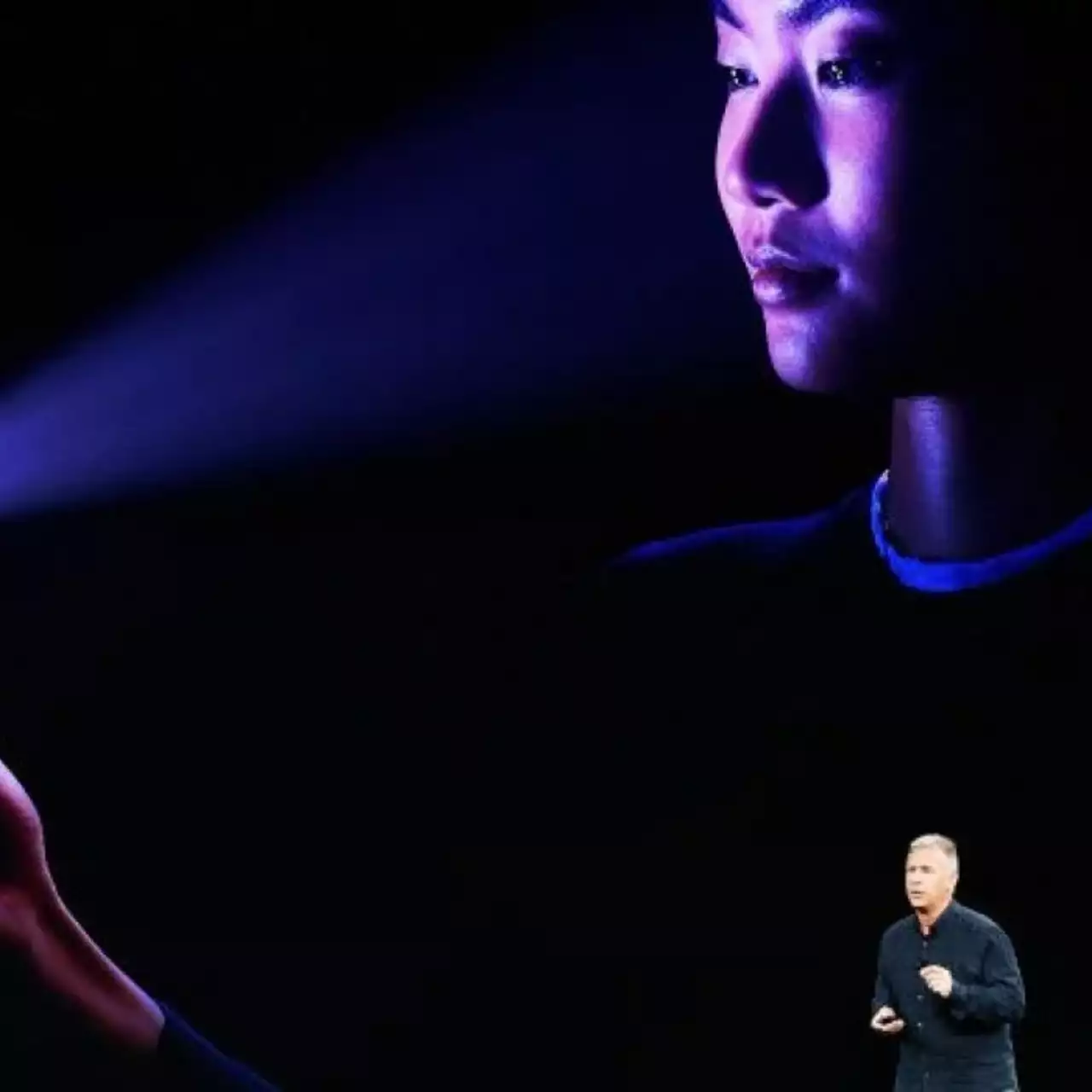 Новый айфон будет оснащен функцией распознавания лица Face ID — какие опасности это несет? Новый айфон будет оснащен функцией распознавания лица Face ID — какие опасности это несет?