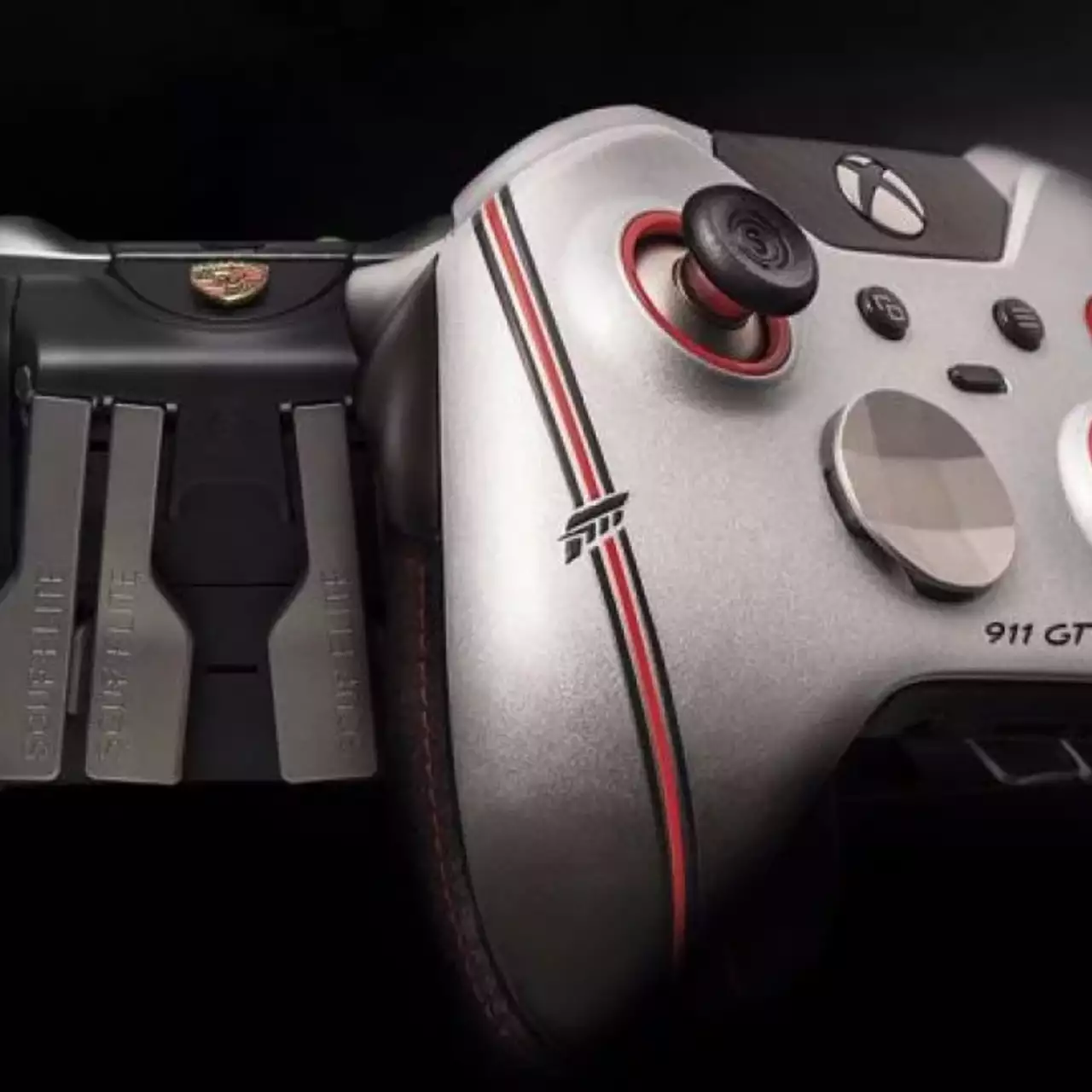 Создатели Forza Motorsport 7 показали брендированный контроллер для Xbox One Создатели Forza Motorsport 7 показали брендированный контроллер для Xbox One