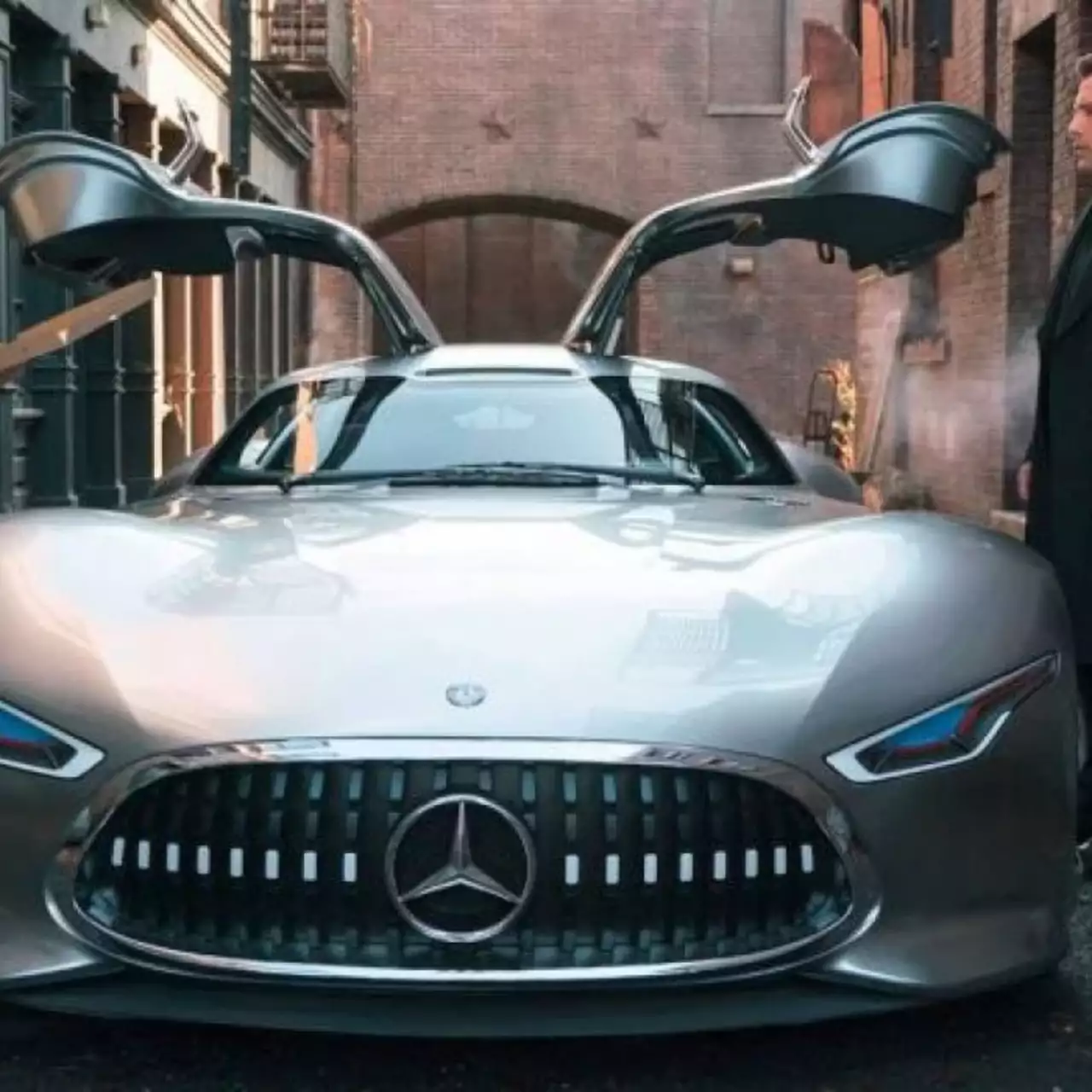 Концепт Mercedes-Benz для Gran Turismo 6 станет автомобилем Бэтмена в «Лиге справедливости» Концепт Mercedes-Benz для Gran Turismo 6 станет автомобилем Бэтмена в «Лиге справедливости»