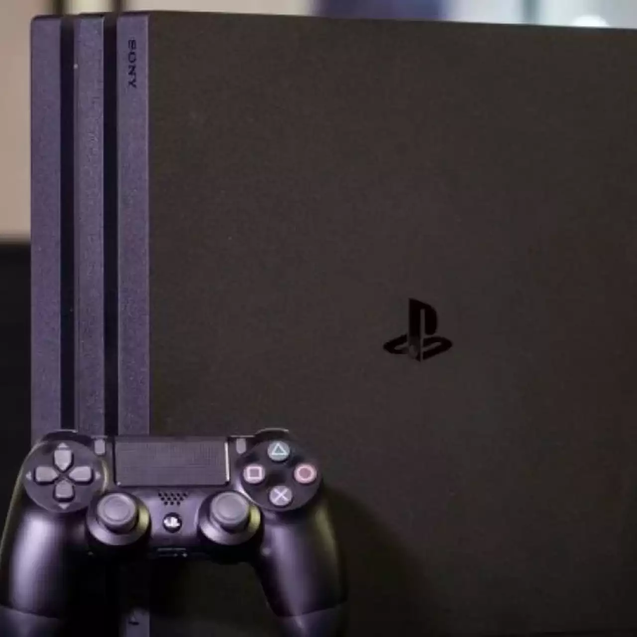 Эксперты: PS4 Pro может обойти по продажам Xbox One X в грядущее Рождество