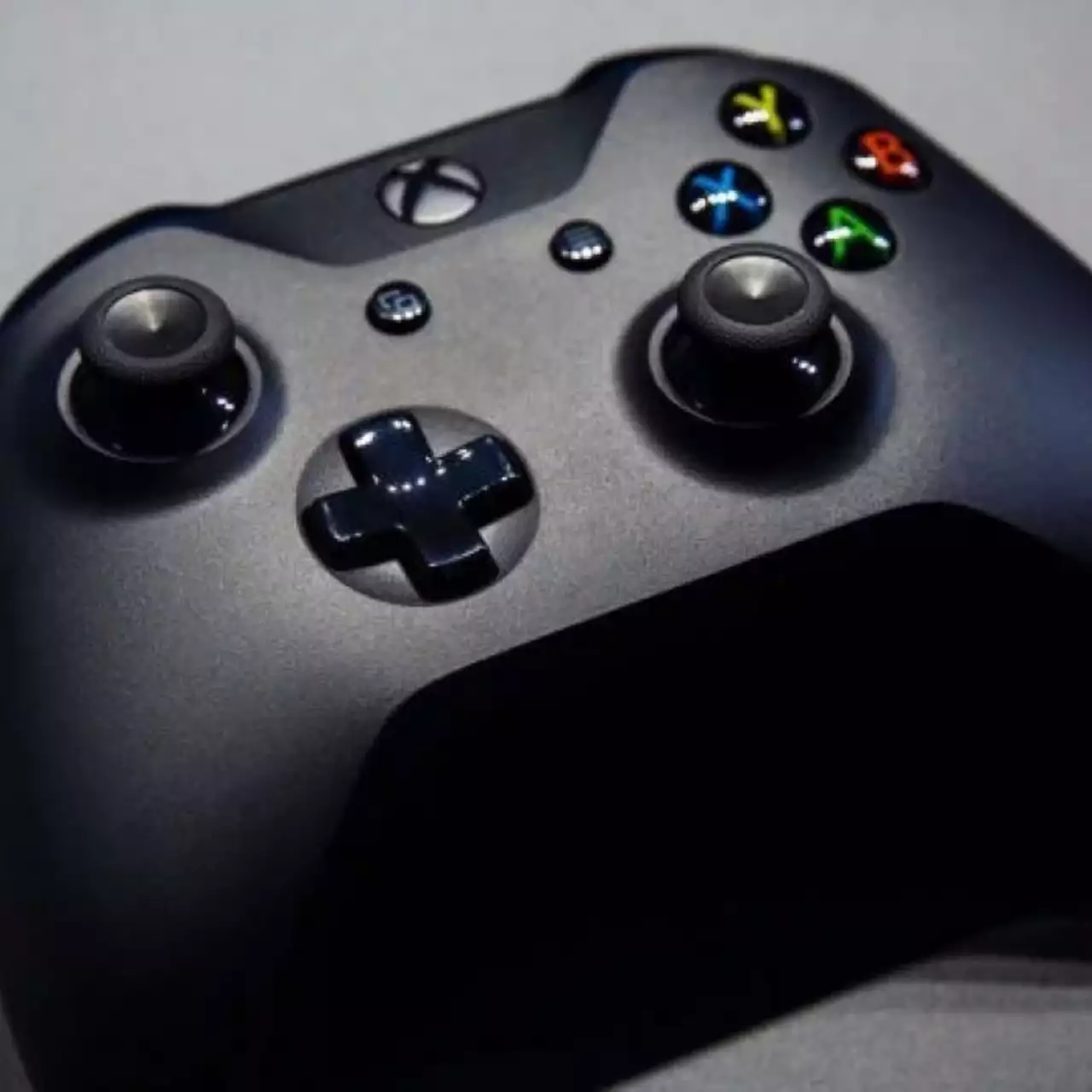 В сети появились первые обзоры Xbox One X