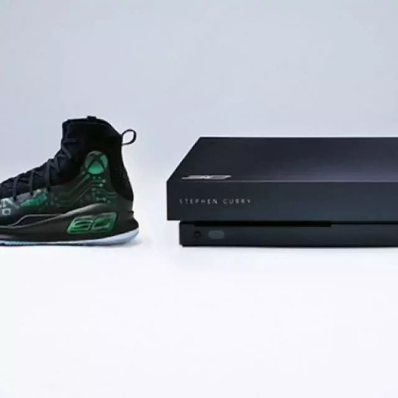 Microsoft выпустит эксклюзивный бандл Xbox One X с кроссовками Стефа Карри Microsoft выпустит эксклюзивный бандл Xbox One X с кроссовками Стефа Карри