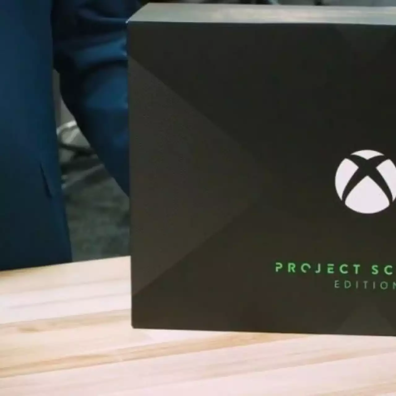 Microsoft спрятала пасхалку на коробке Xbox One X: Project Scorpio