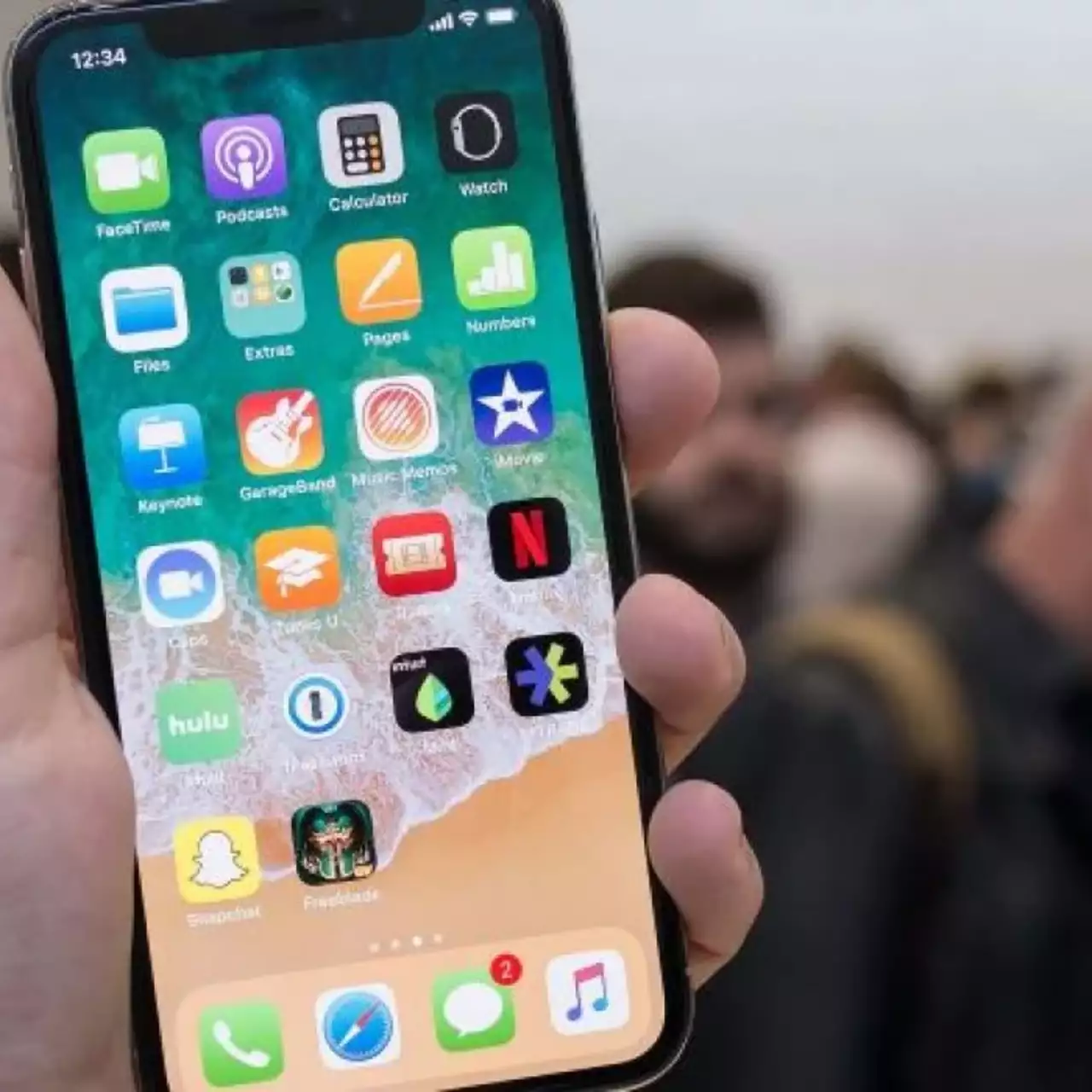 Защиту Face ID на iPhone X взломали за неделю с помощью страшной маски Защиту Face ID на iPhone X взломали за неделю с помощью страшной маски