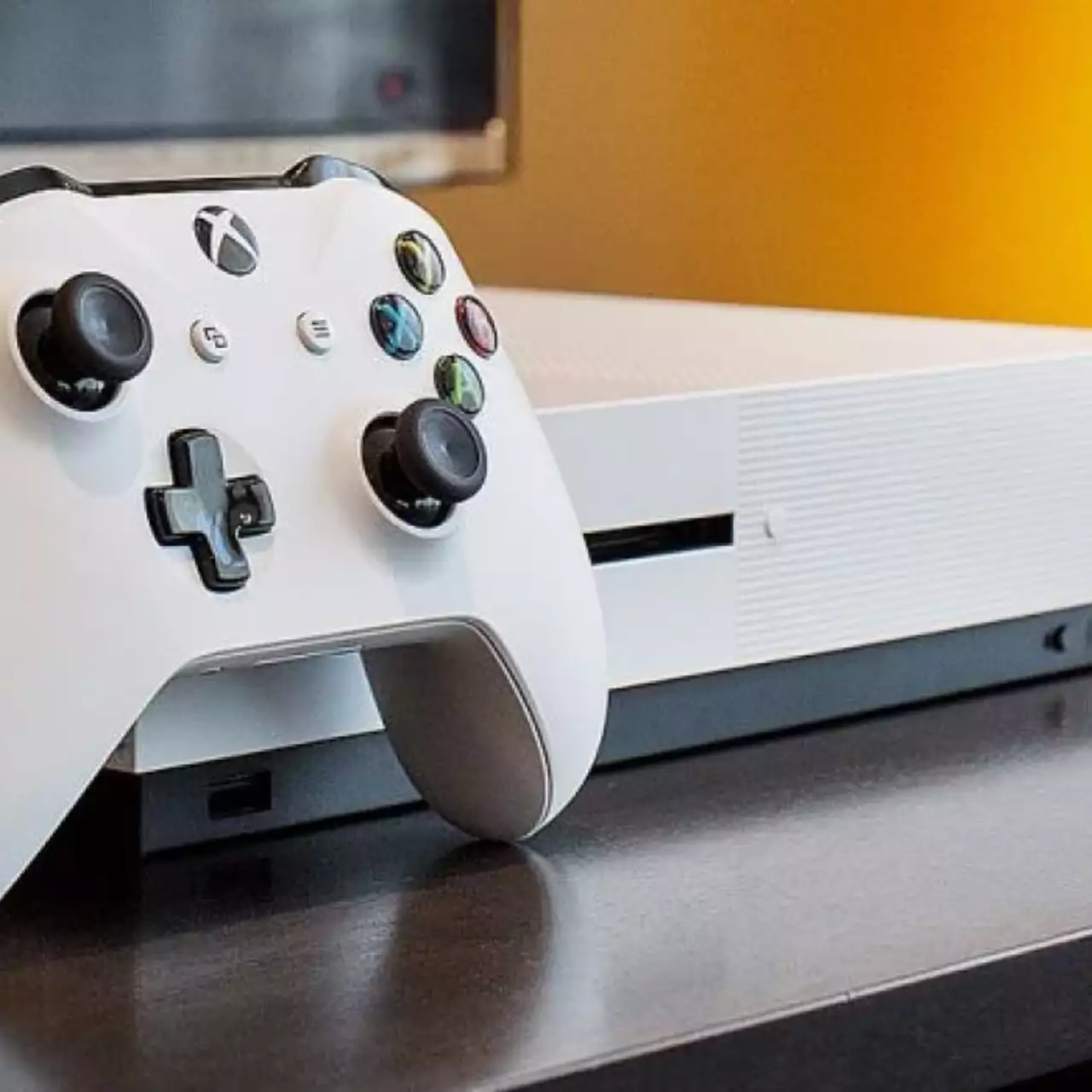 Черная пятница 2017 — Xbox One S можно купить за 11 035 р.