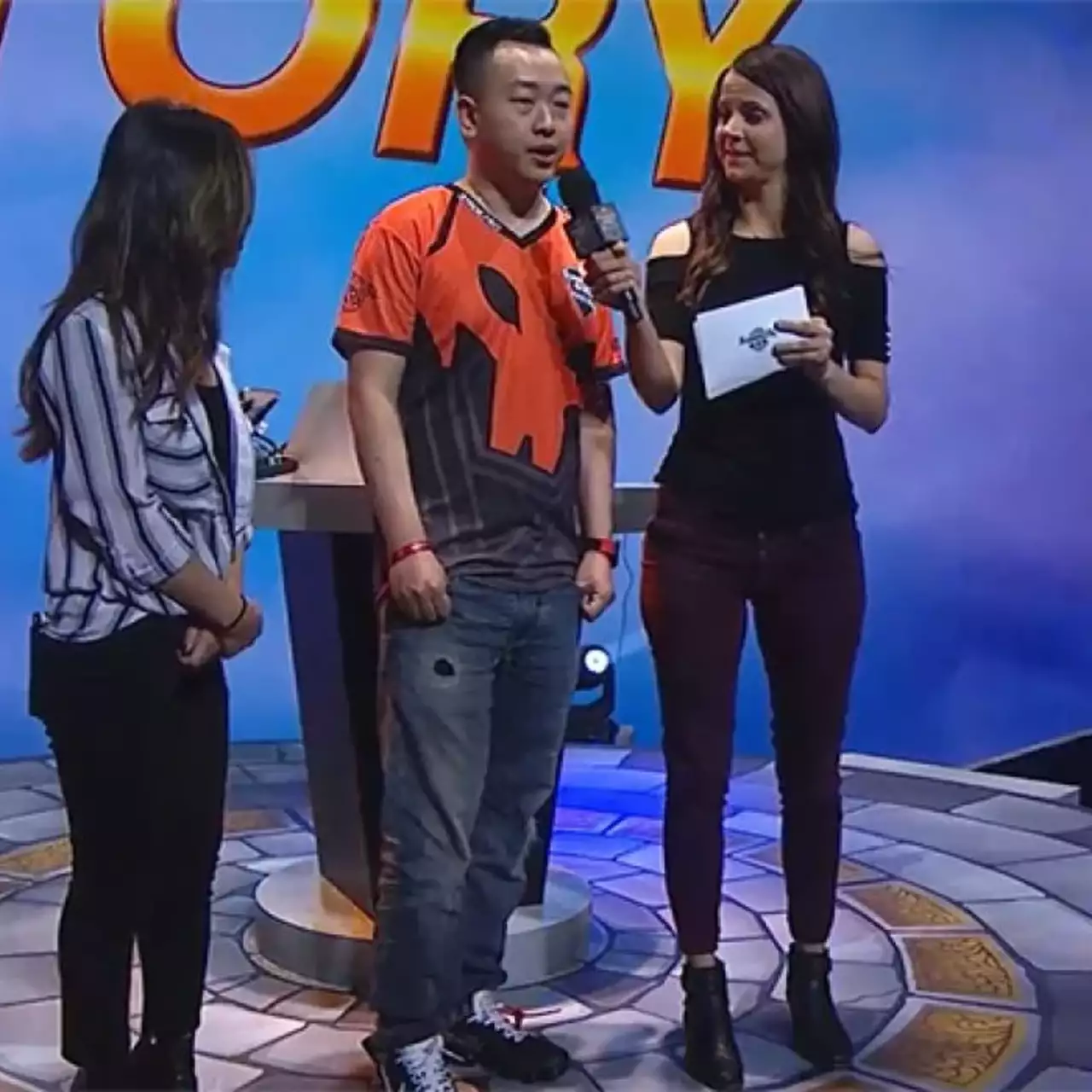 Киберспортсмен выиграл 20 000 $ на турнире по Summoners War и не нашел, что сказать фанатам Киберспортсмен выиграл 20 000 $ на турнире по Summoners War и не нашел, что сказать фанатам