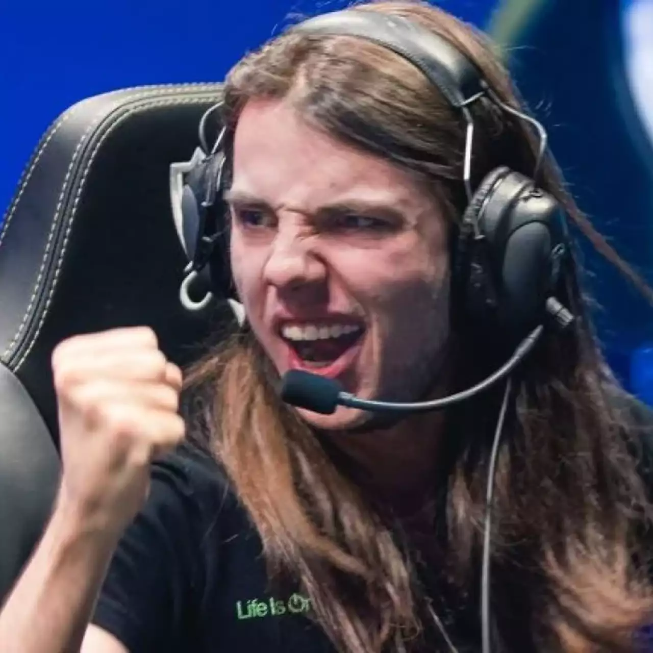 Российский игрок LoL закончил карьеру после бана от Riot Games за конструктивную критику Российский игрок LoL закончил карьеру после бана от Riot Games за конструктивную критику