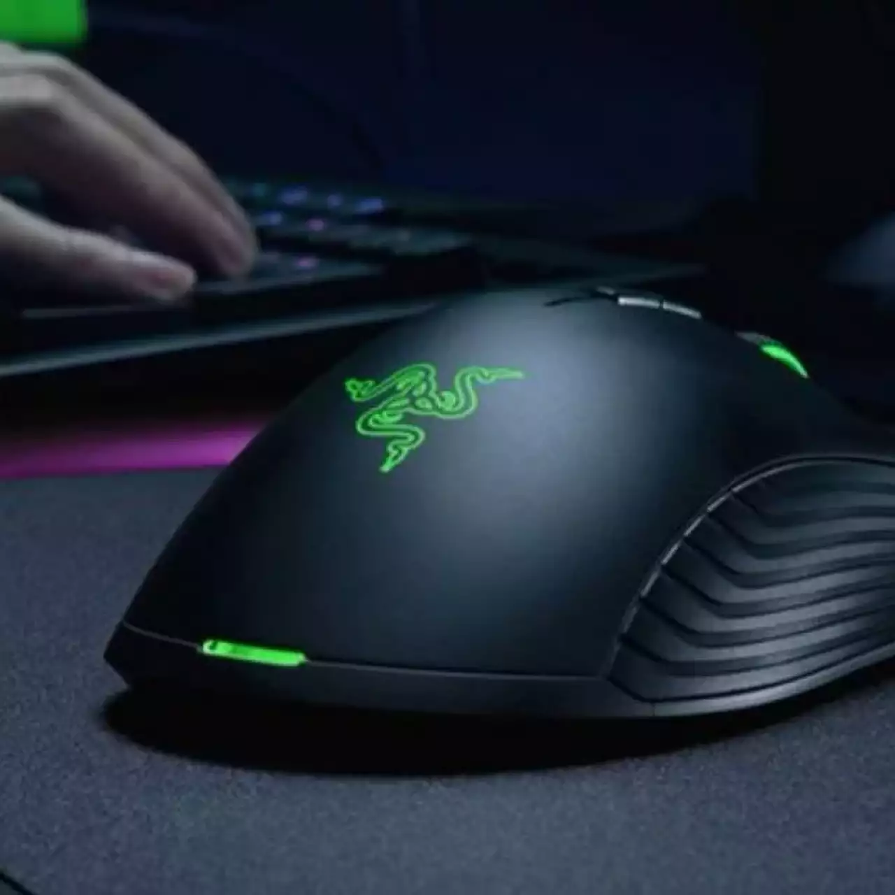 Новая мышь Razer не имеет батареи и заряжается от коврика Новая мышь Razer не имеет батареи и заряжается от коврика